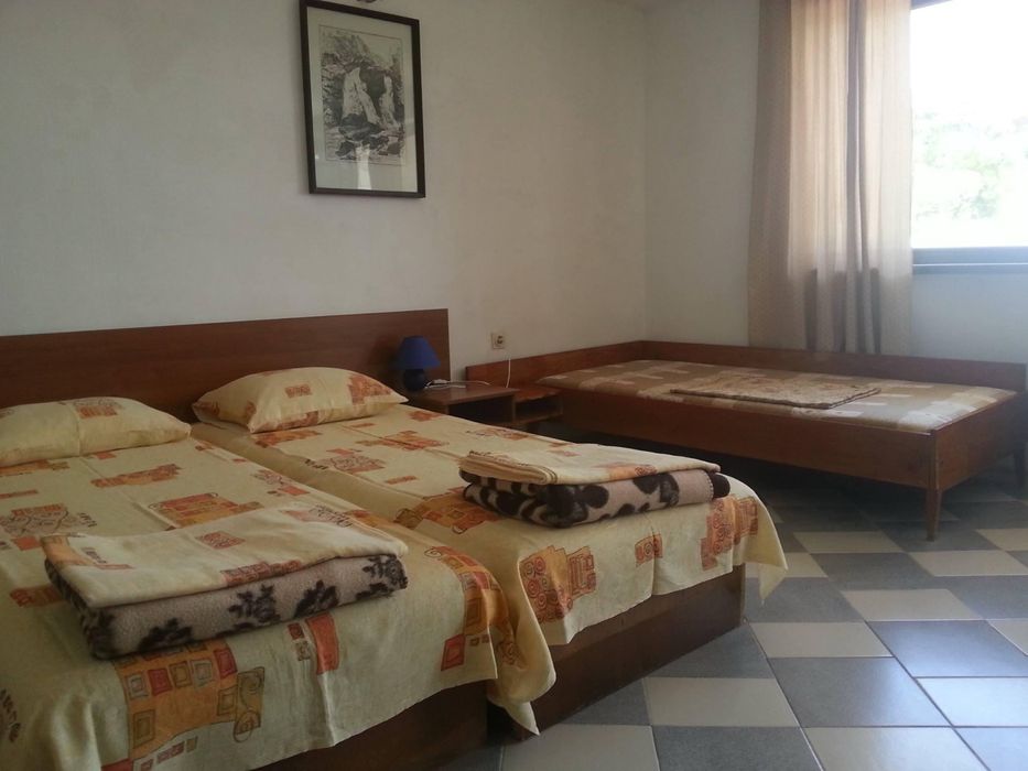 Дава се под наем  в к.к. Св.Св. Константин и Елена - 20 кв.м за 178.5 € - Снимка #1