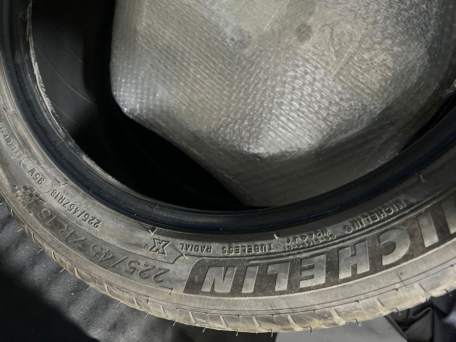 Продам резину р. 225 ×45 ×18
