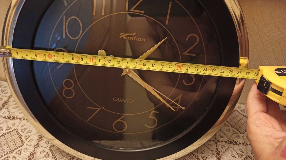 Часы настенные для дома или офиса 28см.