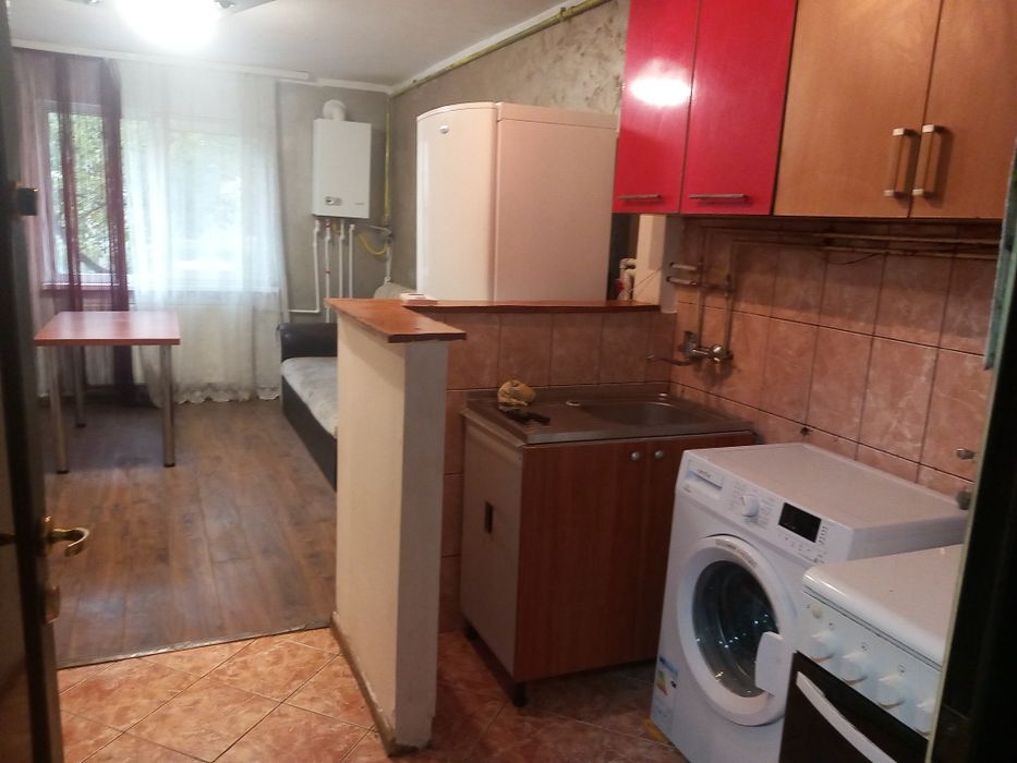 Închiriez garsoniera mobilata utilata in zona tractorul