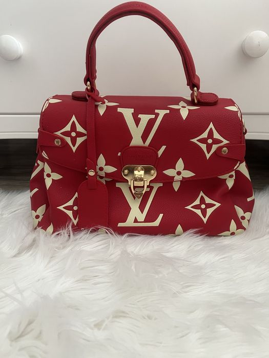 Страхотна кожена чанта LV