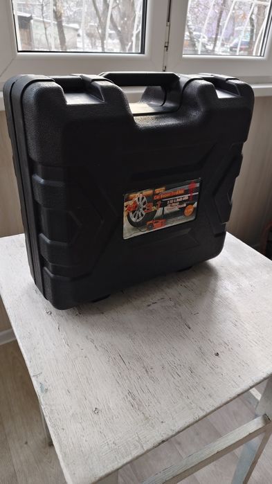 Домкрат 3 в 1 . 12в