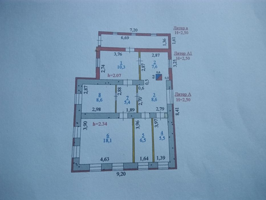 Дом на берегу озера.