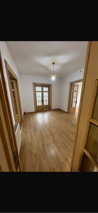 Vand conac istoric/casa/pensiune  /380 mp utili /zona A /Urlati /toate utilitatile /Direct proprietar /demisol /parter/mansarda 3 intrari din 3 strazi