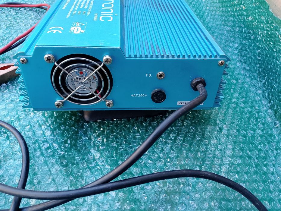 Vând redresor 12v ,radio Alpine  ,piese Audi A4, electronice auto nu