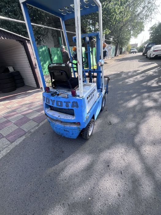 Вилочный погрузчик кара