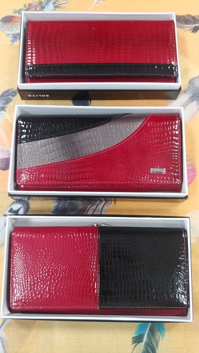 Дамски портмонета от естествена лакирана кожа.Разни модели и цветове.