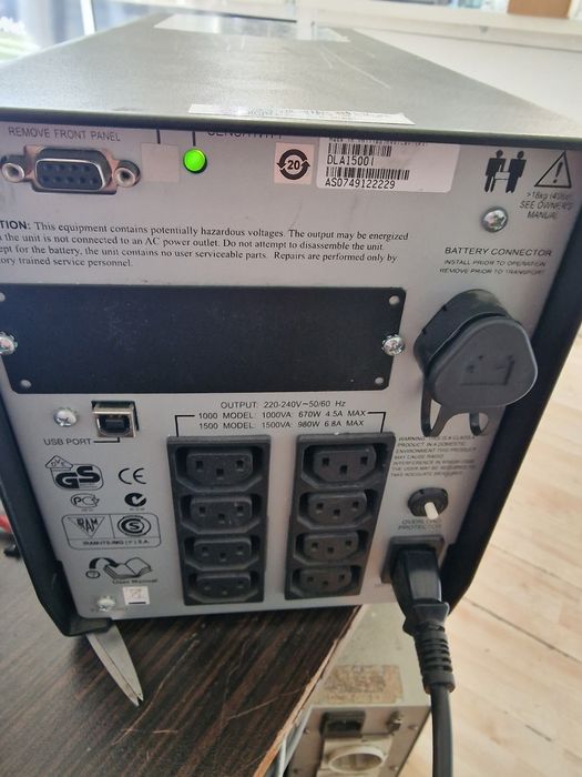 Продавам перфектен UPS APC 1500 SMART