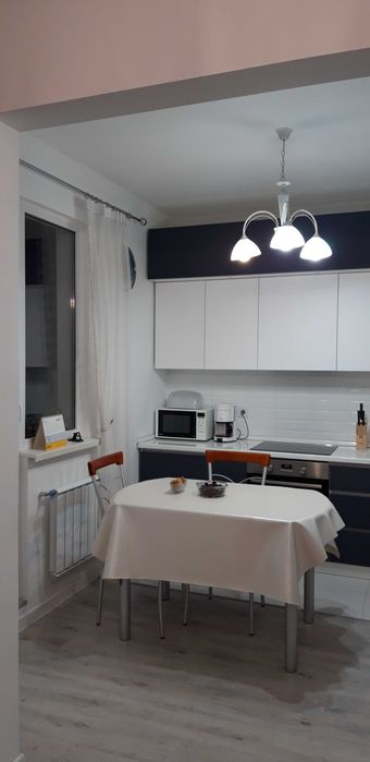 Стол кухонный стеклянный