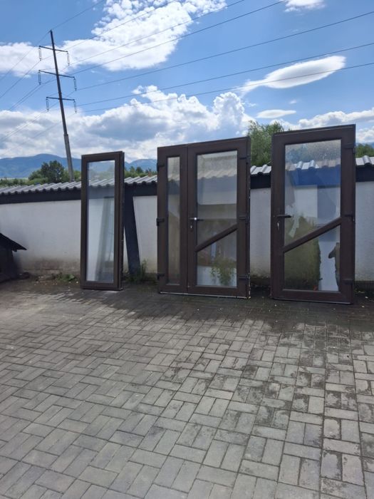 Vând geamuri în stare