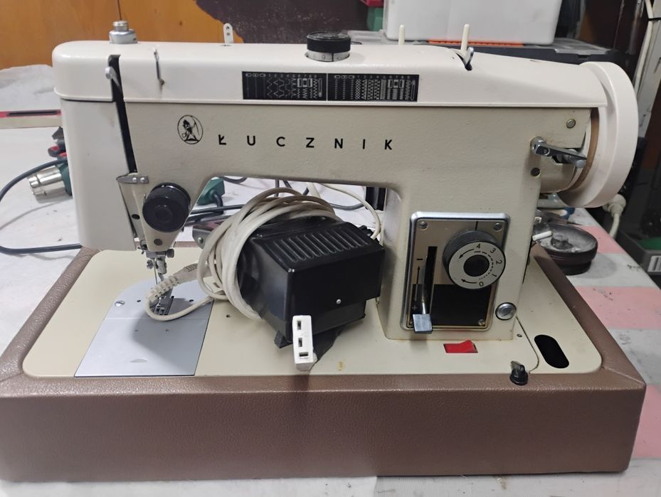 Шевна машина Lucznik, оверлог Textima