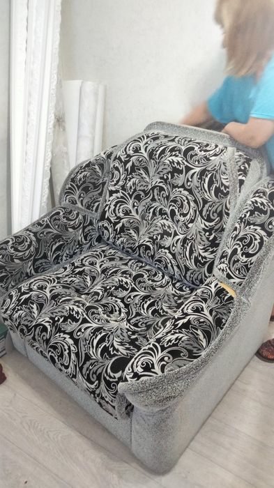 Кресло и диваны продам