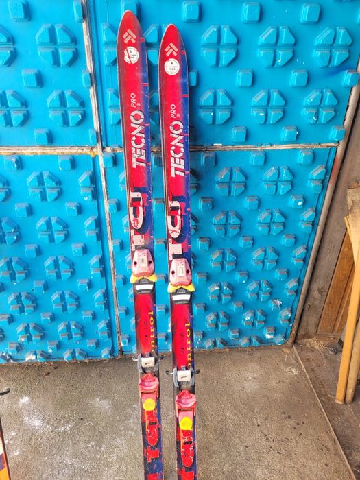 Clăpari, patine,schiuri