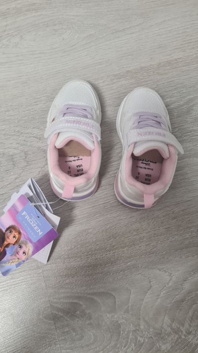 Adidasi noi frozen nr 22