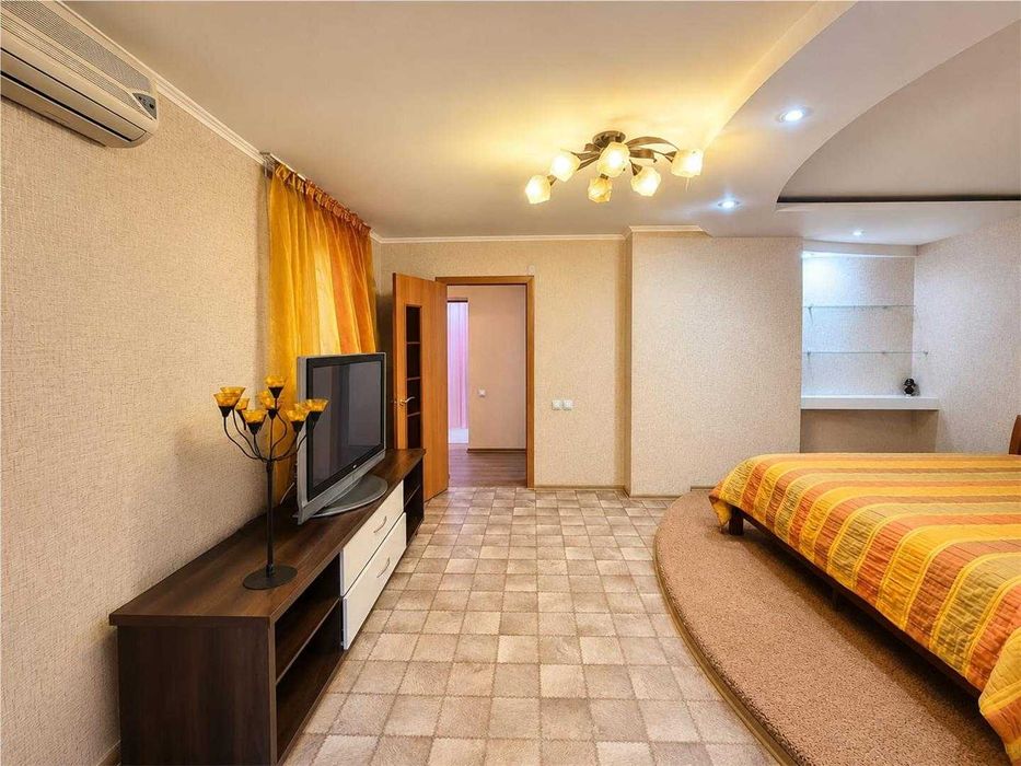 Продам 3 комн квартиру студию, на востоке