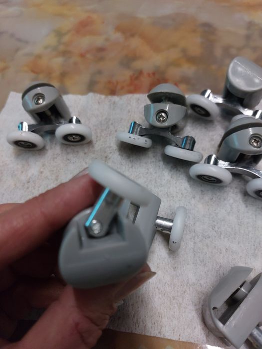 Колелца за душ кабина пълен комплект