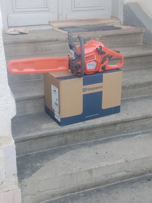 Tăiem lemne cu drujba, crăpăm,clădim in zona Radauti