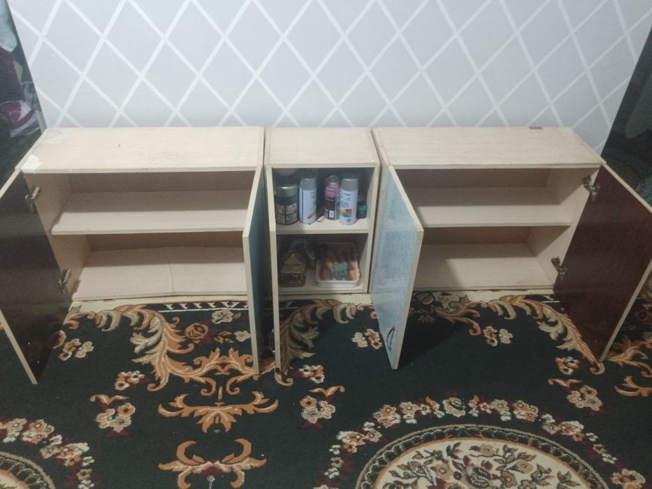 Навесные тумбочки кухонные.