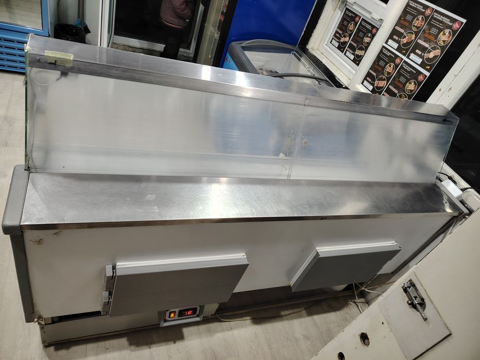 Холодильник витринный