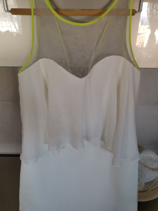 Бяла рокля на Vince Camuto