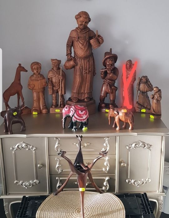 Statuete vechi din lemn masiv