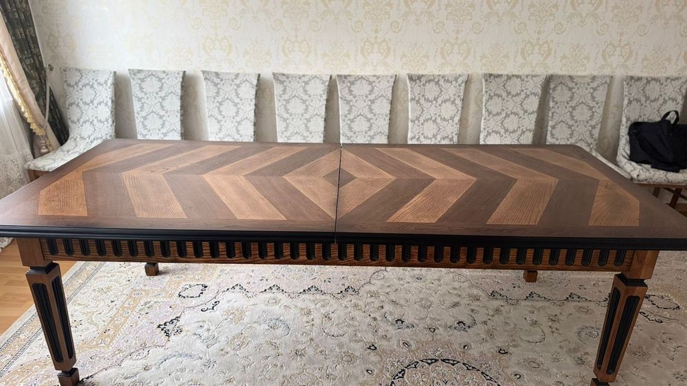 Стол и стульясымен