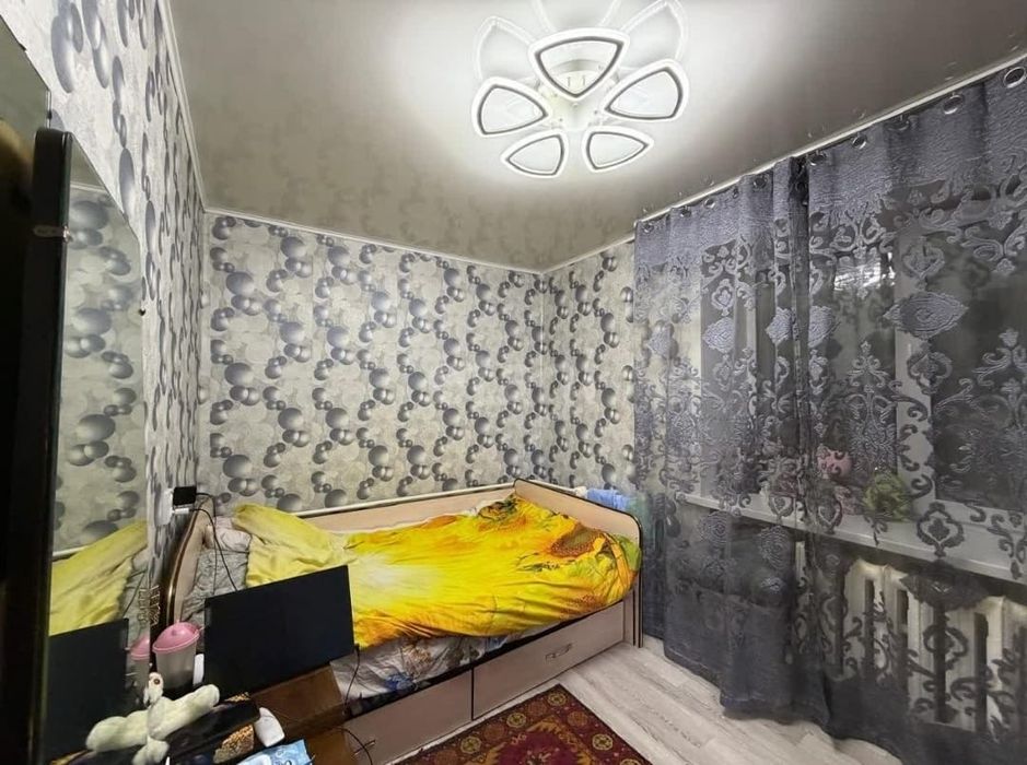 Продам 4-х кв в самом центре крыша новая