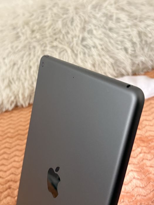 Apple ipad 7th-Gen 32Gb като нов