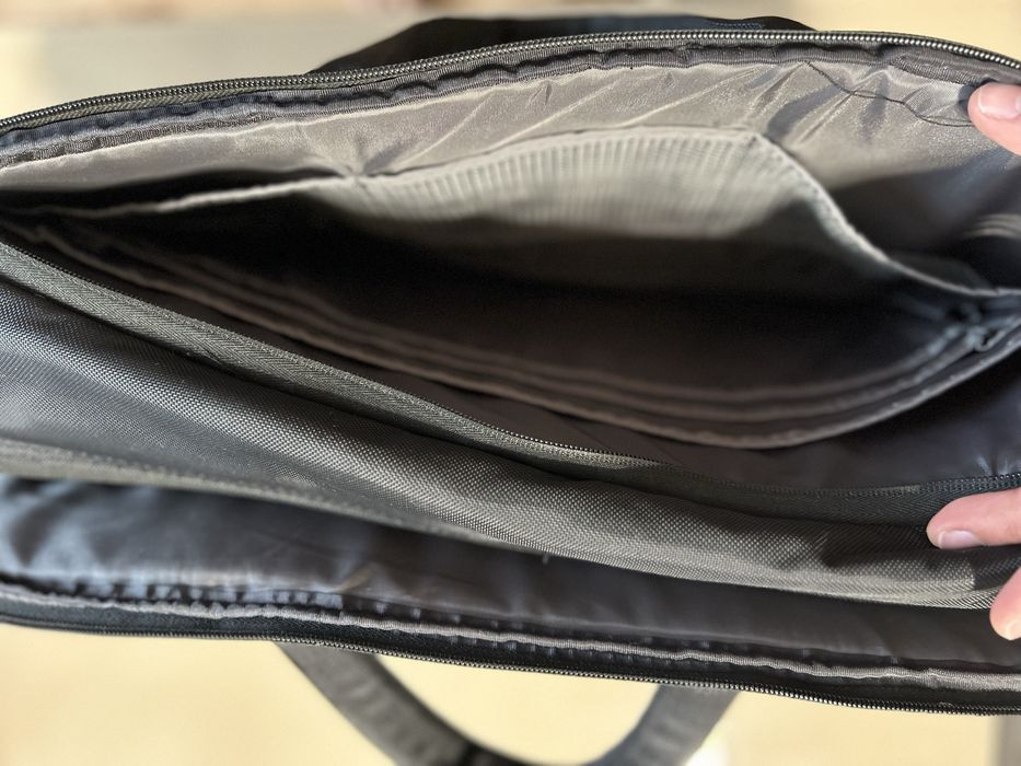 Geanta laptop Dell 17”, compartiment capitonat, curea umar inclusa