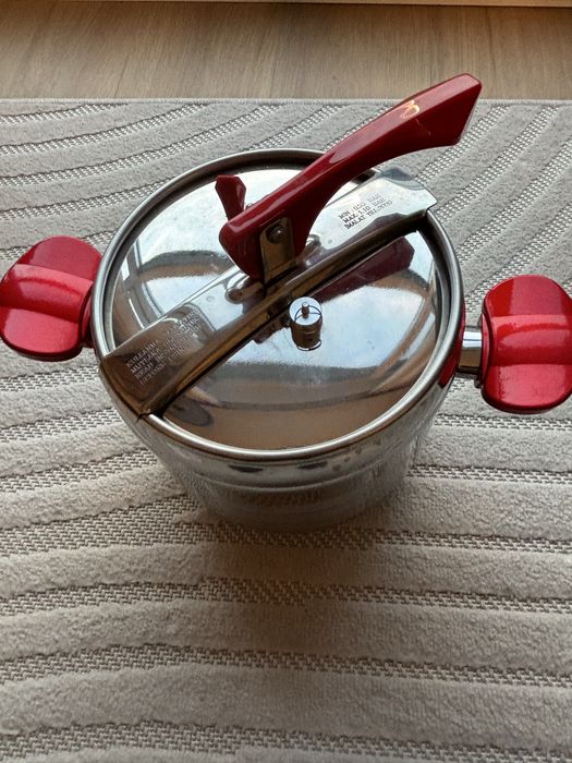 Тенджера под налягане Fackelmann 7 литра