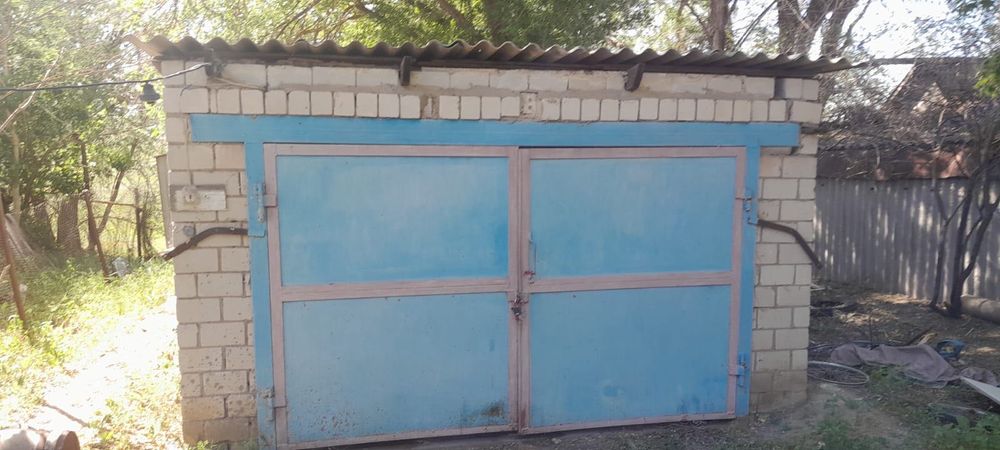 Продается дом,находится в поселке Аксуат.