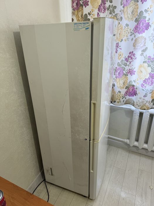 Холодильник марка Samsung