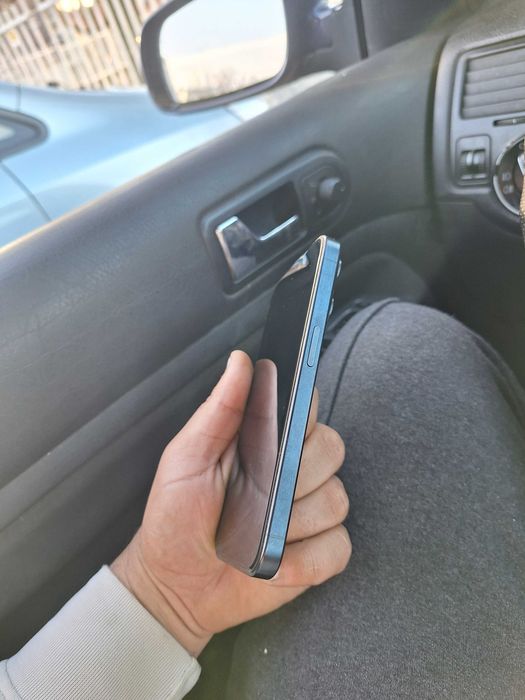 Продавам iPhone 15 pro 128 GB