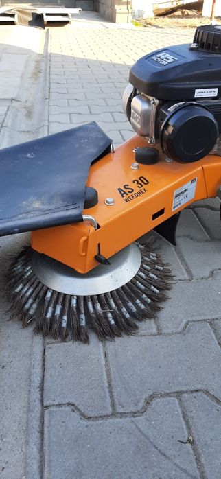 Masina     curățat   pavaje