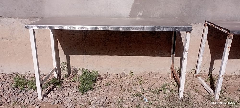 Стол,2 штук железные
