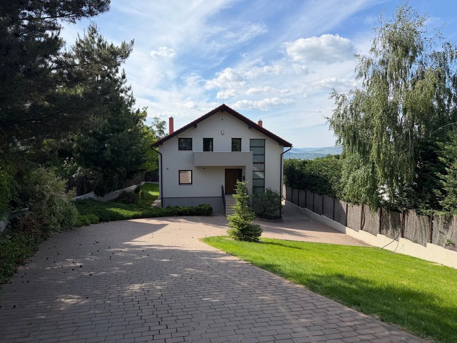 Inchiriez vila in Faget