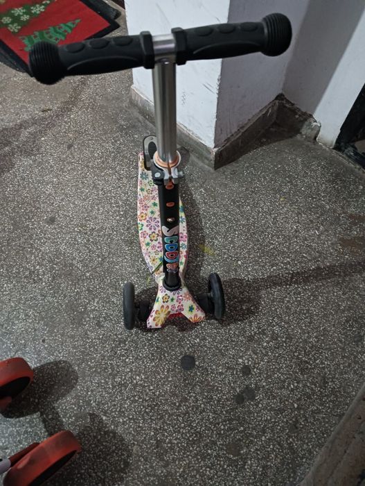 Bicicleta și trotineta copii