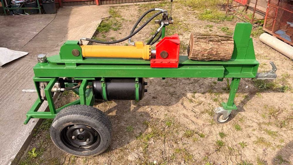 Vând Spărgător lemne care se cuplează la cardanul de tractor
