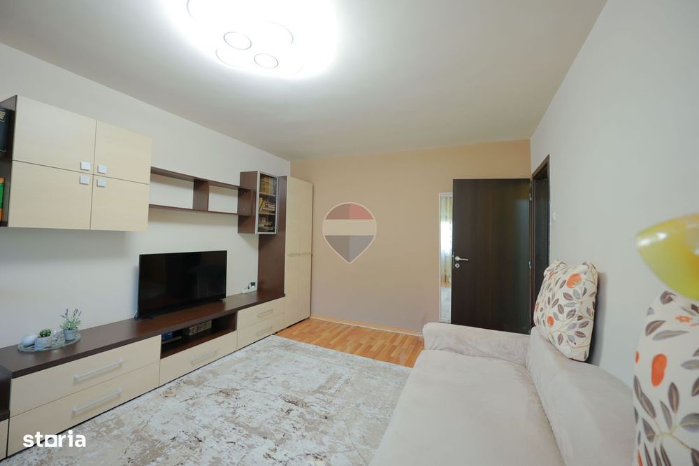 De vânzare apartament cu 3 camere , pe Strada Sovata - Oradea — fotografia 1