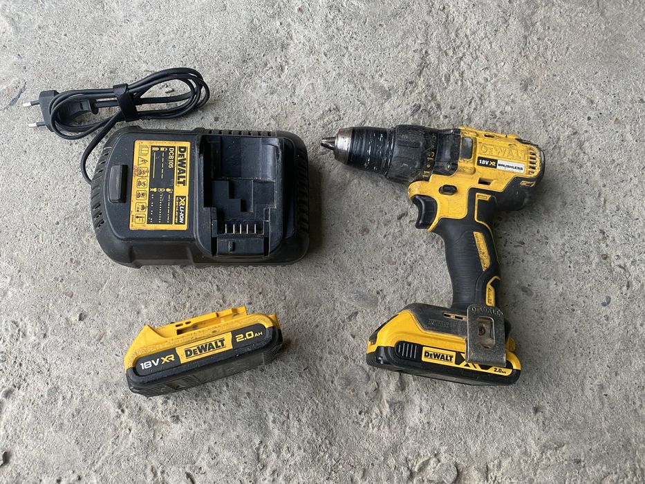 * DeWalt шуруповерт оригинал США в комплекте с 2-мя аккумуляторами