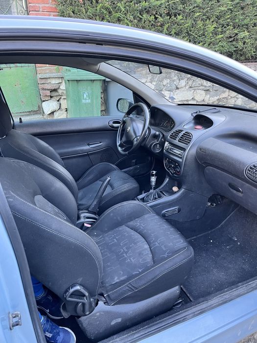 Пежо 206 xs запазено, обслужено , всичко платено