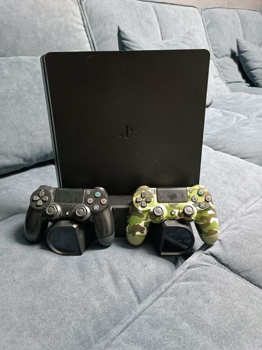 Продам приставку PS4 Slim