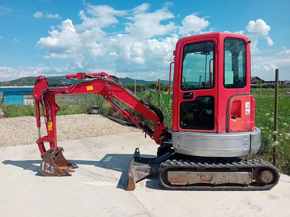 Miniexcavator Bobcat E25 EM 2.6 tone an 2013