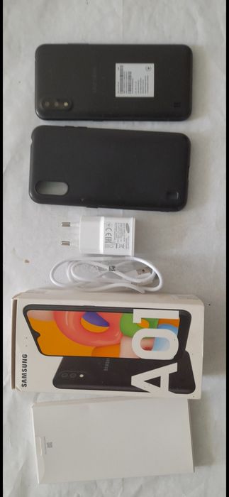 Телефон сатылады.