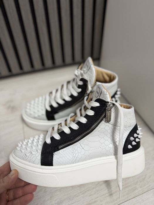 Snekers cu tinte Sarbu marimea 40