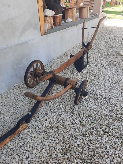 Plug vechi autentic cu jug si caruta