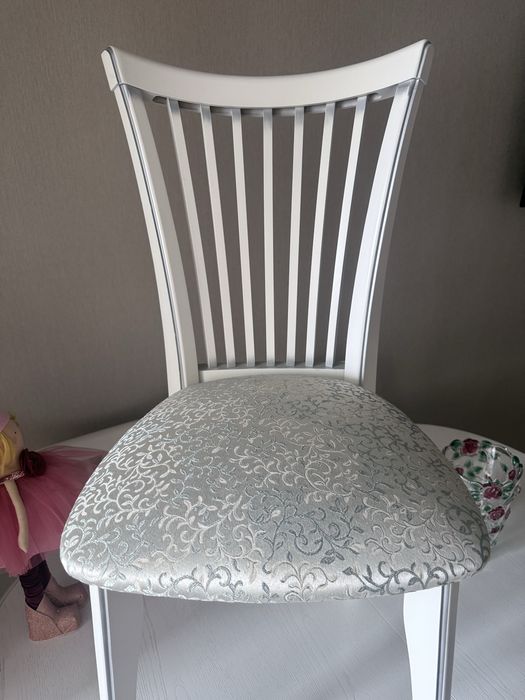 Продам стол и стулья