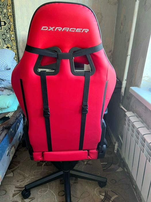 Игровое кресло Dxracer