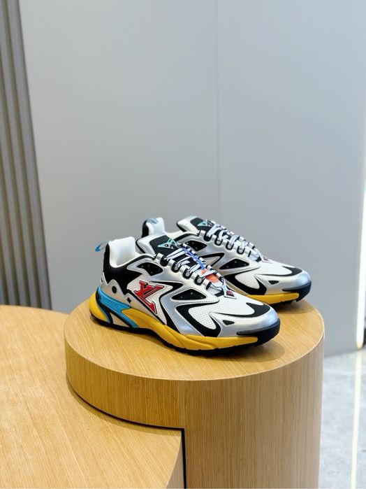 Adidasi Louis Vuitton , calitate premium , pe comanda , noi , 42