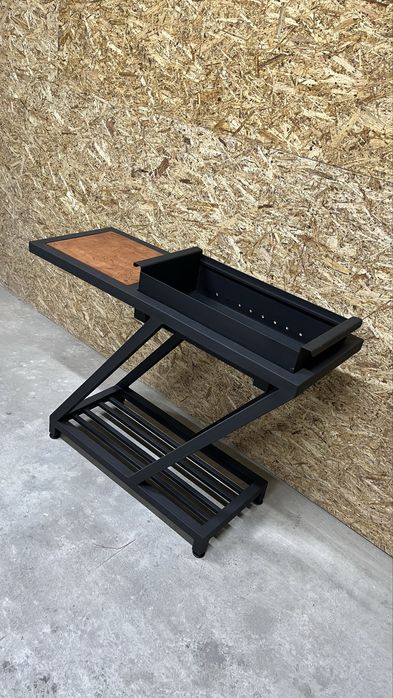 Мангал в комплекте со столом.